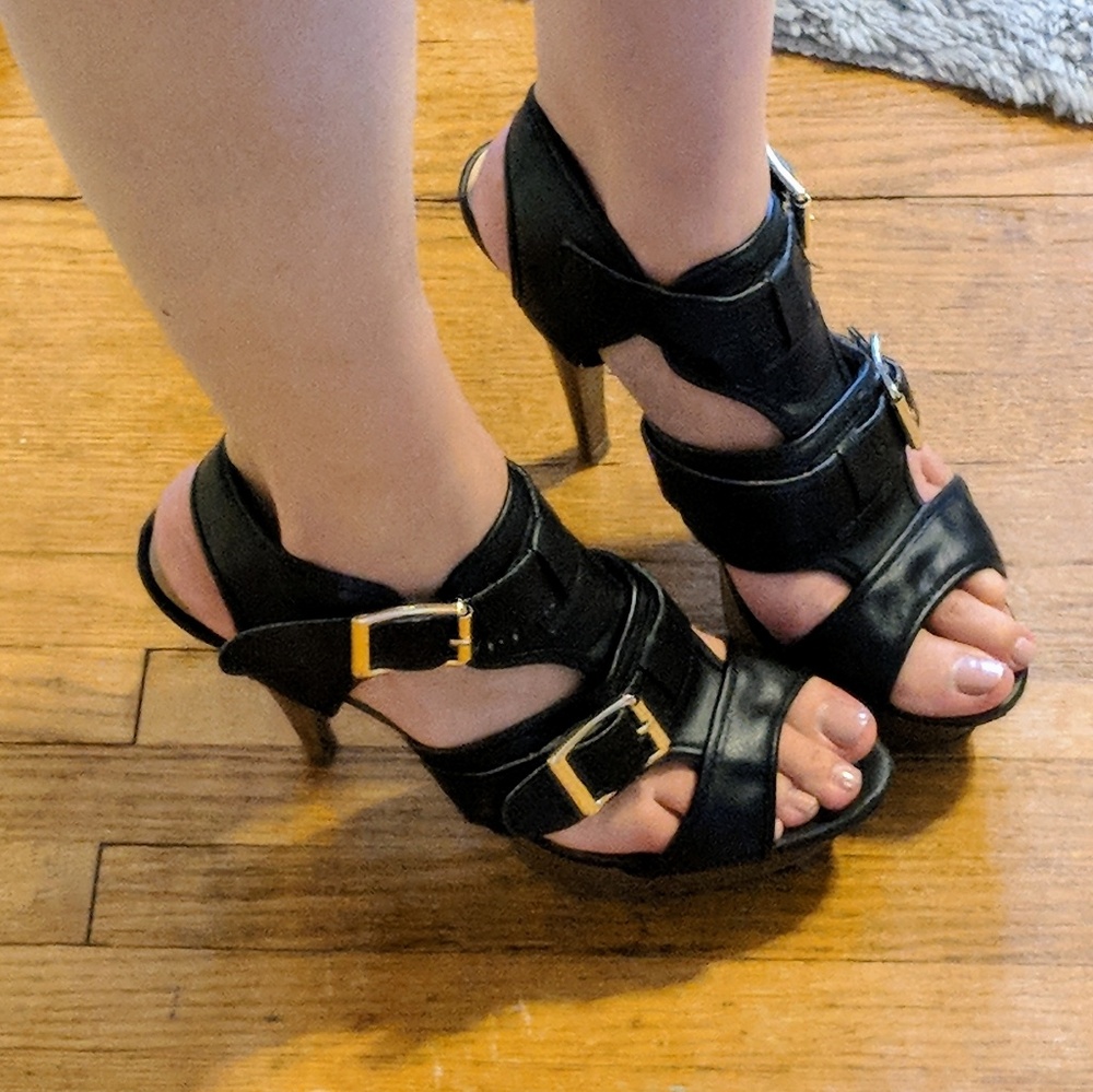 Mossimo platform pumps
